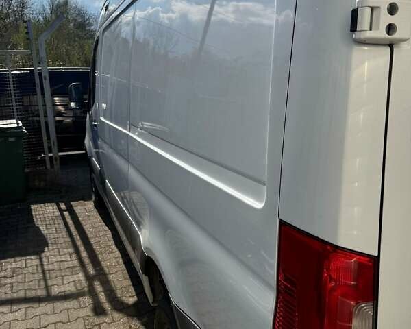 Белый Мерседес Sprinter, объемом двигателя 2.15 л и пробегом 300 тыс. км за 26000 $, фото 13 на Automoto.ua