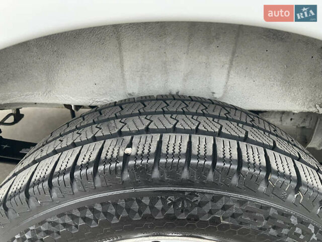 Белый Мерседес Sprinter, объемом двигателя 3 л и пробегом 300 тыс. км за 29500 $, фото 16 на Automoto.ua