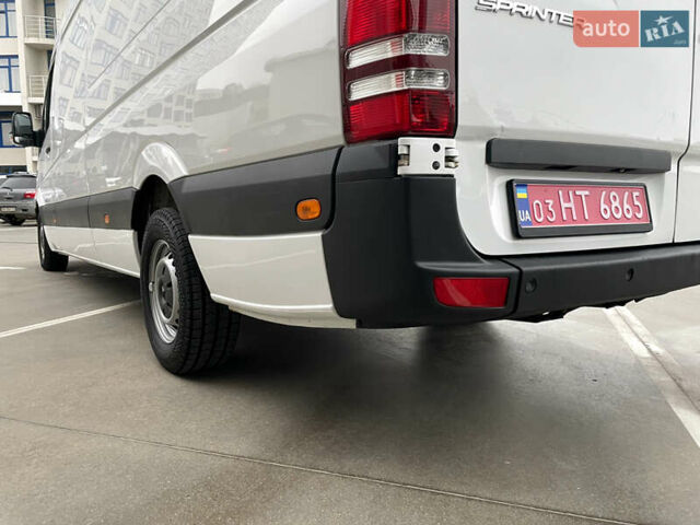 Белый Мерседес Sprinter, объемом двигателя 3 л и пробегом 300 тыс. км за 29500 $, фото 9 на Automoto.ua