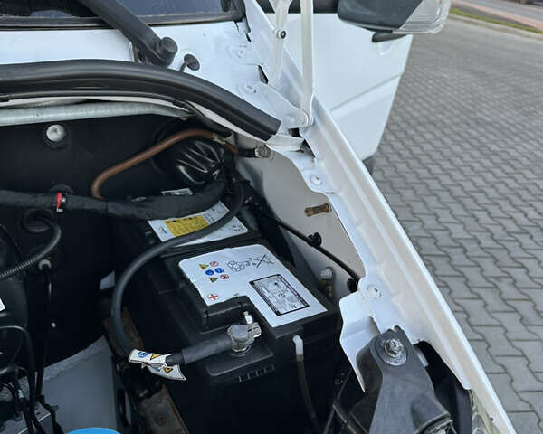 Белый Мерседес Sprinter, объемом двигателя 2.2 л и пробегом 264 тыс. км за 24300 $, фото 30 на Automoto.ua