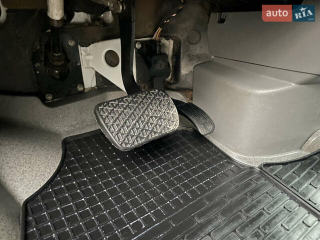 Белый Мерседес Sprinter, объемом двигателя 3 л и пробегом 300 тыс. км за 29500 $, фото 34 на Automoto.ua