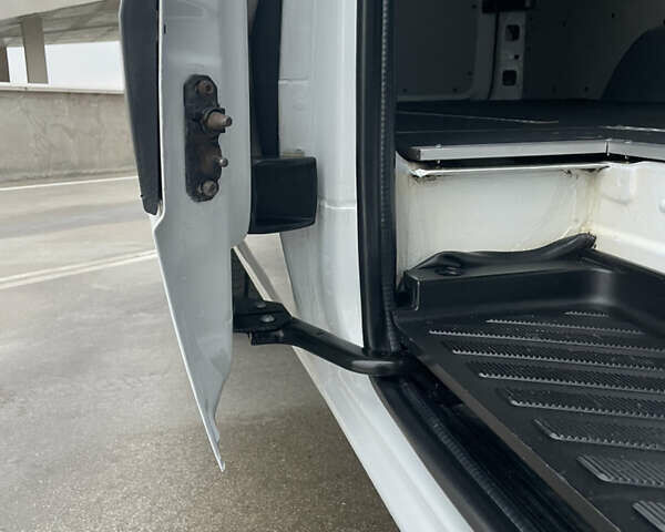 Белый Мерседес Sprinter, объемом двигателя 3 л и пробегом 300 тыс. км за 29500 $, фото 57 на Automoto.ua