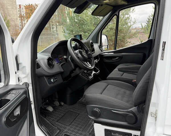 Белый Мерседес Sprinter, объемом двигателя 0 л и пробегом 250 тыс. км за 17200 $, фото 6 на Automoto.ua