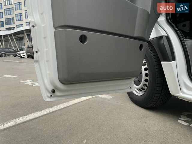 Белый Мерседес Sprinter, объемом двигателя 3 л и пробегом 300 тыс. км за 29500 $, фото 24 на Automoto.ua
