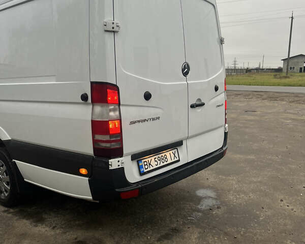 Белый Мерседес Sprinter, объемом двигателя 2.1 л и пробегом 390 тыс. км за 22500 $, фото 8 на Automoto.ua