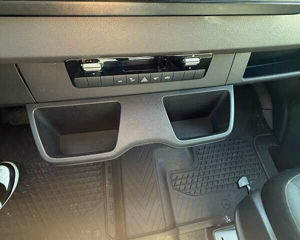 Белый Мерседес Sprinter, объемом двигателя 2.15 л и пробегом 300 тыс. км за 26000 $, фото 15 на Automoto.ua