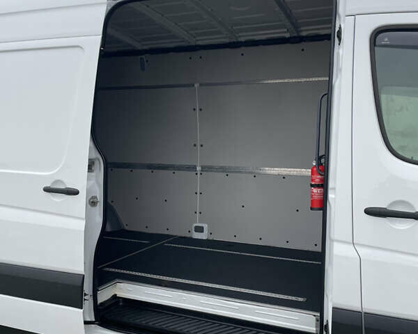 Белый Мерседес Sprinter, объемом двигателя 3 л и пробегом 300 тыс. км за 29500 $, фото 59 на Automoto.ua