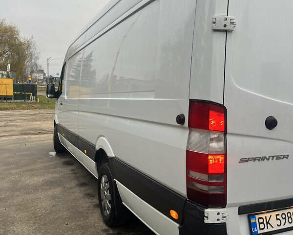 Белый Мерседес Sprinter, объемом двигателя 2.1 л и пробегом 390 тыс. км за 22500 $, фото 6 на Automoto.ua