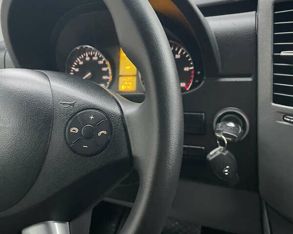 Белый Мерседес Sprinter, объемом двигателя 3 л и пробегом 300 тыс. км за 29500 $, фото 39 на Automoto.ua