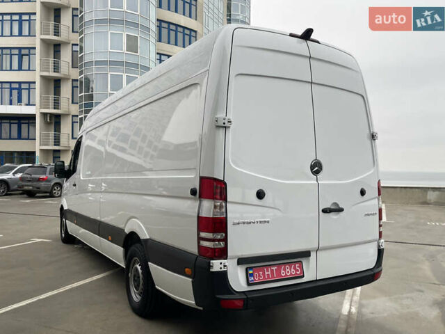Белый Мерседес Sprinter, объемом двигателя 3 л и пробегом 300 тыс. км за 29500 $, фото 8 на Automoto.ua