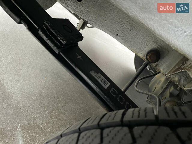 Белый Мерседес Sprinter, объемом двигателя 3 л и пробегом 300 тыс. км за 29500 $, фото 17 на Automoto.ua