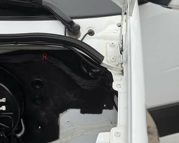 Белый Мерседес Sprinter, объемом двигателя 2.2 л и пробегом 191 тыс. км за 20900 $, фото 32 на Automoto.ua