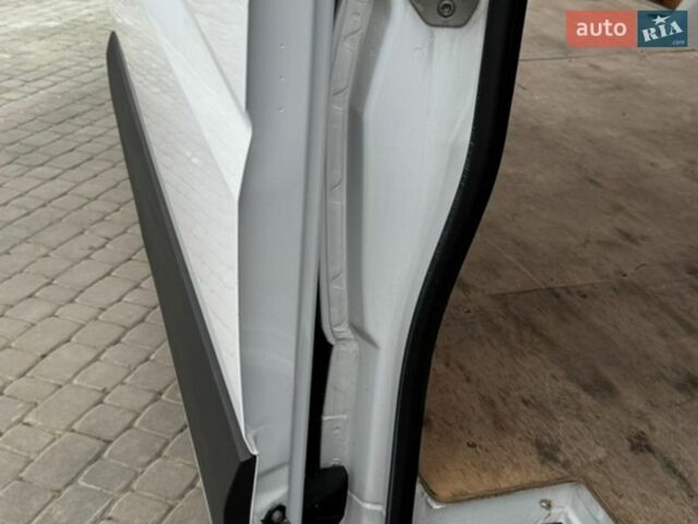 Белый Мерседес Sprinter, объемом двигателя 2.2 л и пробегом 320 тыс. км за 16999 $, фото 35 на Automoto.ua