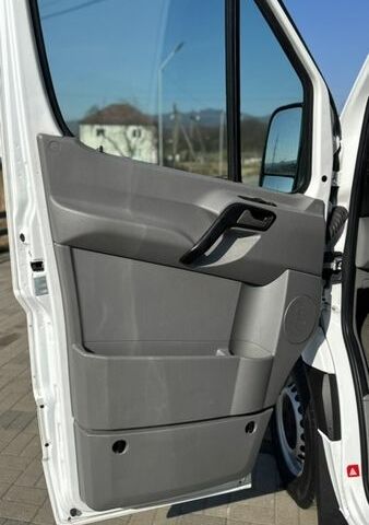 Белый Мерседес Sprinter, объемом двигателя 2.1 л и пробегом 370 тыс. км за 16999 $, фото 70 на Automoto.ua