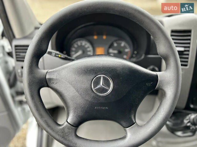 Белый Мерседес Sprinter, объемом двигателя 2.2 л и пробегом 183 тыс. км за 19830 $, фото 39 на Automoto.ua