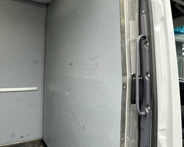 Белый Мерседес Sprinter, объемом двигателя 2.2 л и пробегом 468 тыс. км за 21000 $, фото 23 на Automoto.ua