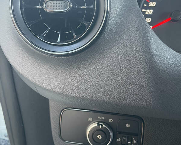 Белый Мерседес Sprinter, объемом двигателя 2.14 л и пробегом 366 тыс. км за 23000 $, фото 14 на Automoto.ua