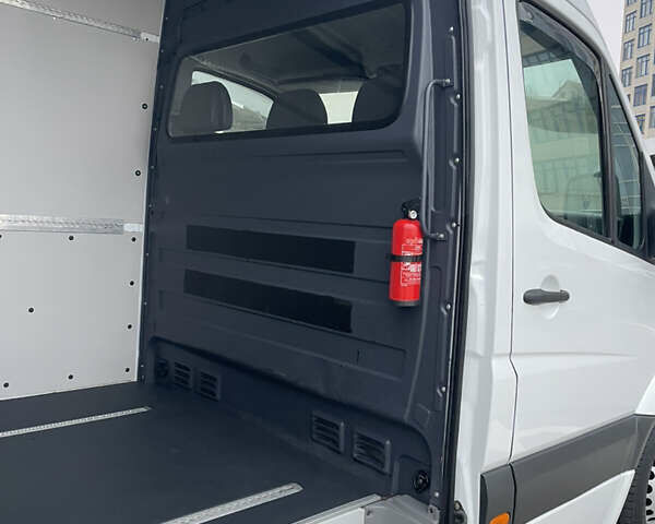 Белый Мерседес Sprinter, объемом двигателя 3 л и пробегом 300 тыс. км за 29500 $, фото 54 на Automoto.ua