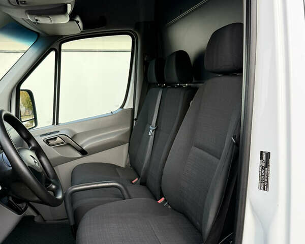 Белый Мерседес Sprinter, объемом двигателя 2.2 л и пробегом 278 тыс. км за 19300 $, фото 10 на Automoto.ua