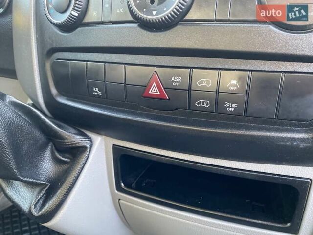 Белый Мерседес Sprinter, объемом двигателя 2.2 л и пробегом 290 тыс. км за 19950 $, фото 28 на Automoto.ua