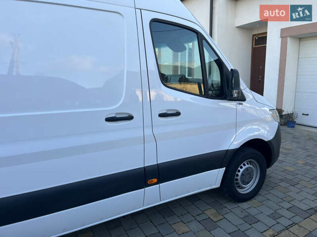 Білий Мерседес Sprinter, об'ємом двигуна 2.14 л та пробігом 300 тис. км за 22900 $, фото 5 на Automoto.ua