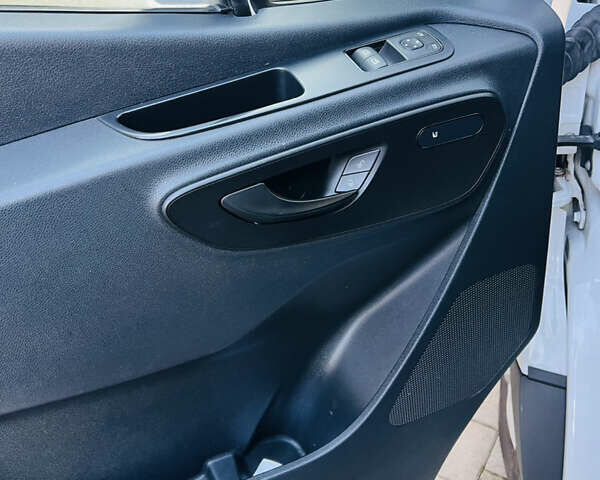Білий Мерседес Sprinter, об'ємом двигуна 2.2 л та пробігом 236 тис. км за 25500 $, фото 18 на Automoto.ua