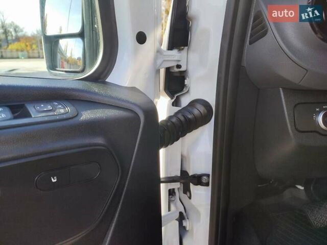 Білий Мерседес Sprinter, об'ємом двигуна 2.2 л та пробігом 274 тис. км за 27800 $, фото 24 на Automoto.ua