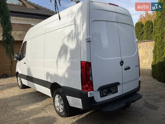 Белый Мерседес Sprinter, объемом двигателя 2.2 л и пробегом 169 тыс. км за 21499 $, фото 6 на Automoto.ua
