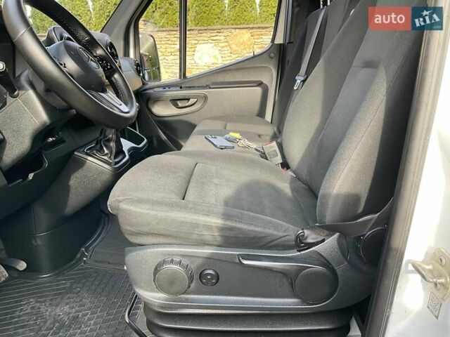 Белый Мерседес Sprinter, объемом двигателя 2.2 л и пробегом 169 тыс. км за 21499 $, фото 17 на Automoto.ua