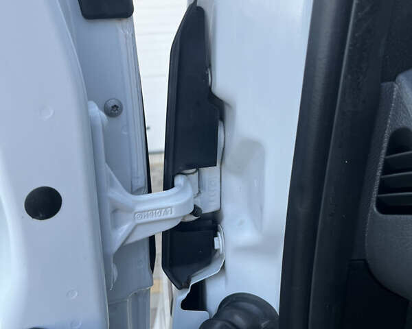 Білий Мерседес Sprinter, об'ємом двигуна 2.14 л та пробігом 300 тис. км за 22900 $, фото 32 на Automoto.ua