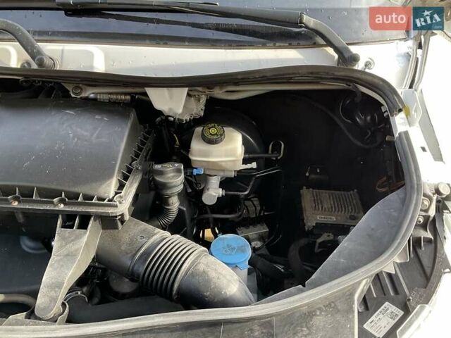 Белый Мерседес Sprinter, объемом двигателя 2.2 л и пробегом 169 тыс. км за 21499 $, фото 11 на Automoto.ua