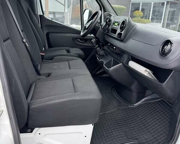 Белый Мерседес Sprinter, объемом двигателя 2.2 л и пробегом 260 тыс. км за 33000 $, фото 34 на Automoto.ua