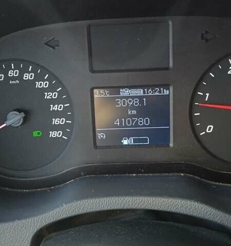 Белый Мерседес Sprinter, объемом двигателя 2.14 л и пробегом 411 тыс. км за 21500 $, фото 1 на Automoto.ua