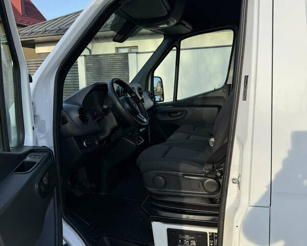 Білий Мерседес Sprinter, об'ємом двигуна 0 л та пробігом 295 тис. км за 22300 $, фото 9 на Automoto.ua