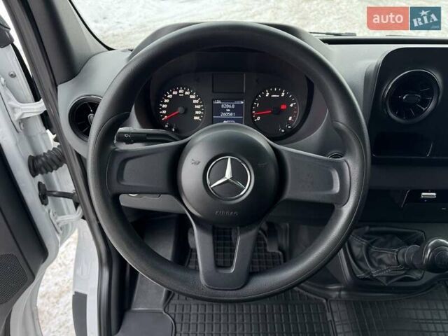 Белый Мерседес Sprinter, объемом двигателя 2.2 л и пробегом 260 тыс. км за 33000 $, фото 28 на Automoto.ua
