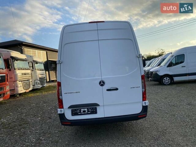 Белый Мерседес Sprinter, объемом двигателя 2.2 л и пробегом 165 тыс. км за 23350 $, фото 14 на Automoto.ua