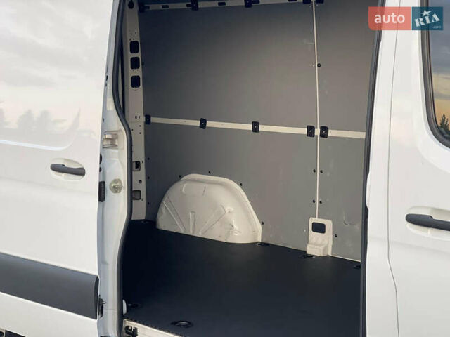 Белый Мерседес Sprinter, объемом двигателя 2.2 л и пробегом 46 тыс. км за 27600 $, фото 9 на Automoto.ua