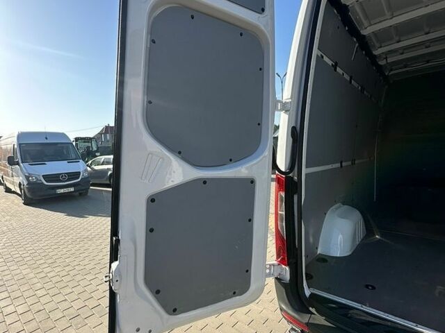 Белый Мерседес Sprinter, объемом двигателя 2.99 л и пробегом 421 тыс. км за 27500 $, фото 27 на Automoto.ua