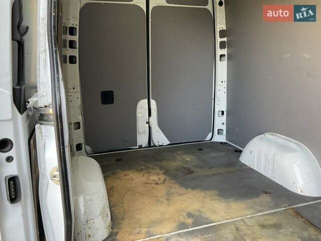 Белый Мерседес Sprinter, объемом двигателя 2.2 л и пробегом 169 тыс. км за 21499 $, фото 31 на Automoto.ua