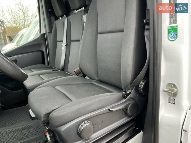 Белый Мерседес Sprinter, объемом двигателя 2.2 л и пробегом 237 тыс. км за 23500 $, фото 9 на Automoto.ua