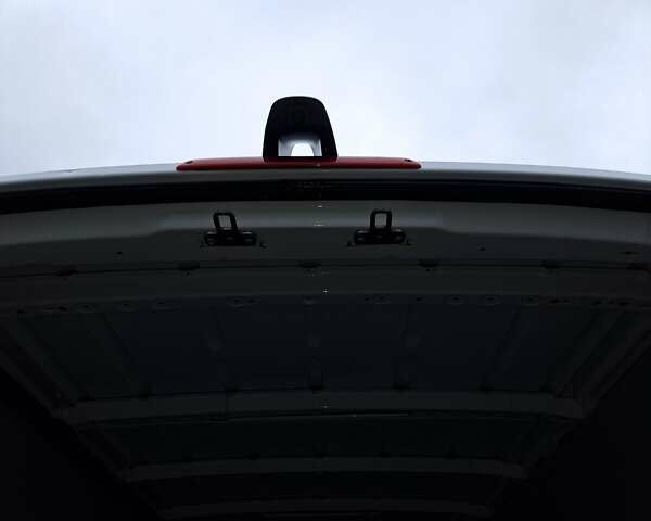 Белый Мерседес Sprinter, объемом двигателя 22 л и пробегом 256 тыс. км за 26500 $, фото 15 на Automoto.ua