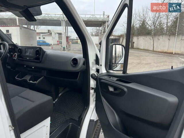 Белый Мерседес Sprinter, объемом двигателя 2.14 л и пробегом 295 тыс. км за 26900 $, фото 12 на Automoto.ua