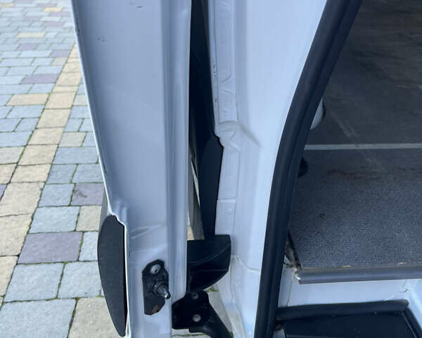 Білий Мерседес Sprinter, об'ємом двигуна 2.14 л та пробігом 300 тис. км за 22900 $, фото 22 на Automoto.ua