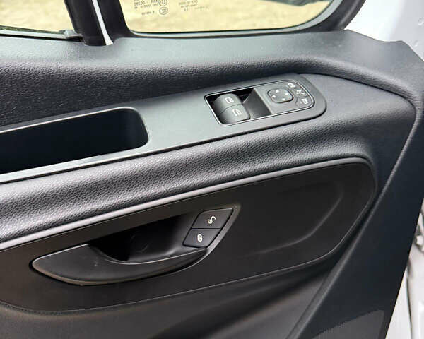 Белый Мерседес Sprinter, объемом двигателя 2.2 л и пробегом 301 тыс. км за 32900 $, фото 20 на Automoto.ua