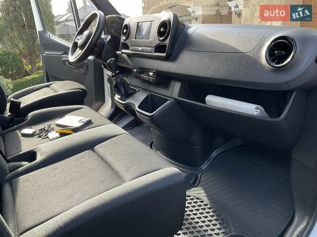 Белый Мерседес Sprinter, объемом двигателя 2.2 л и пробегом 169 тыс. км за 21499 $, фото 27 на Automoto.ua