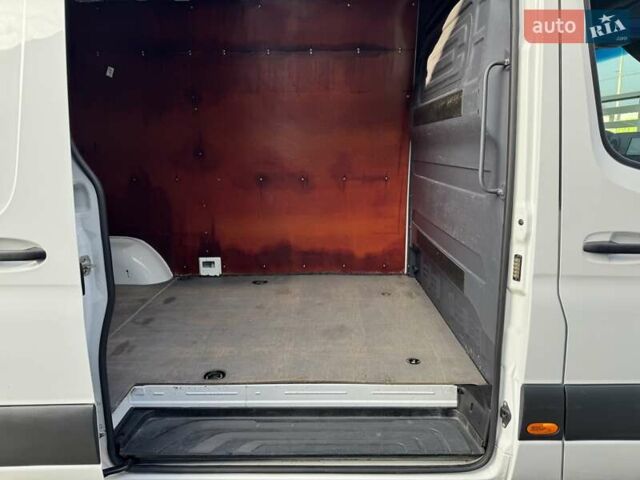 Белый Мерседес Sprinter, объемом двигателя 2.2 л и пробегом 364 тыс. км за 26500 $, фото 26 на Automoto.ua