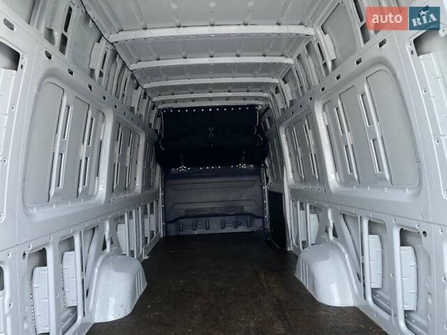 Белый Мерседес Sprinter, объемом двигателя 2.2 л и пробегом 156 тыс. км за 23550 $, фото 29 на Automoto.ua