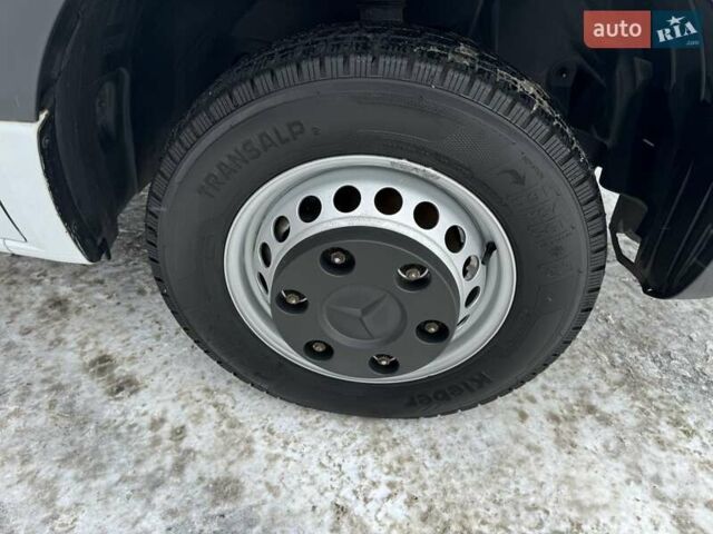 Белый Мерседес Sprinter, объемом двигателя 2.2 л и пробегом 260 тыс. км за 33000 $, фото 13 на Automoto.ua