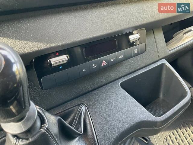 Белый Мерседес Sprinter, объемом двигателя 2.2 л и пробегом 169 тыс. км за 21499 $, фото 25 на Automoto.ua