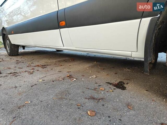 Белый Мерседес Sprinter, объемом двигателя 2.14 л и пробегом 406 тыс. км за 19500 $, фото 8 на Automoto.ua